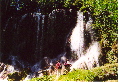 Mitten im Escambray-Gebirge strzt bei El Nicho ein Wasserfall in den Regenwald.